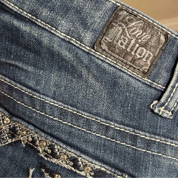 Love Nation Embroidered Cropped Denim Capris Cotton Stretch Size 8 - Picture 7 of 8